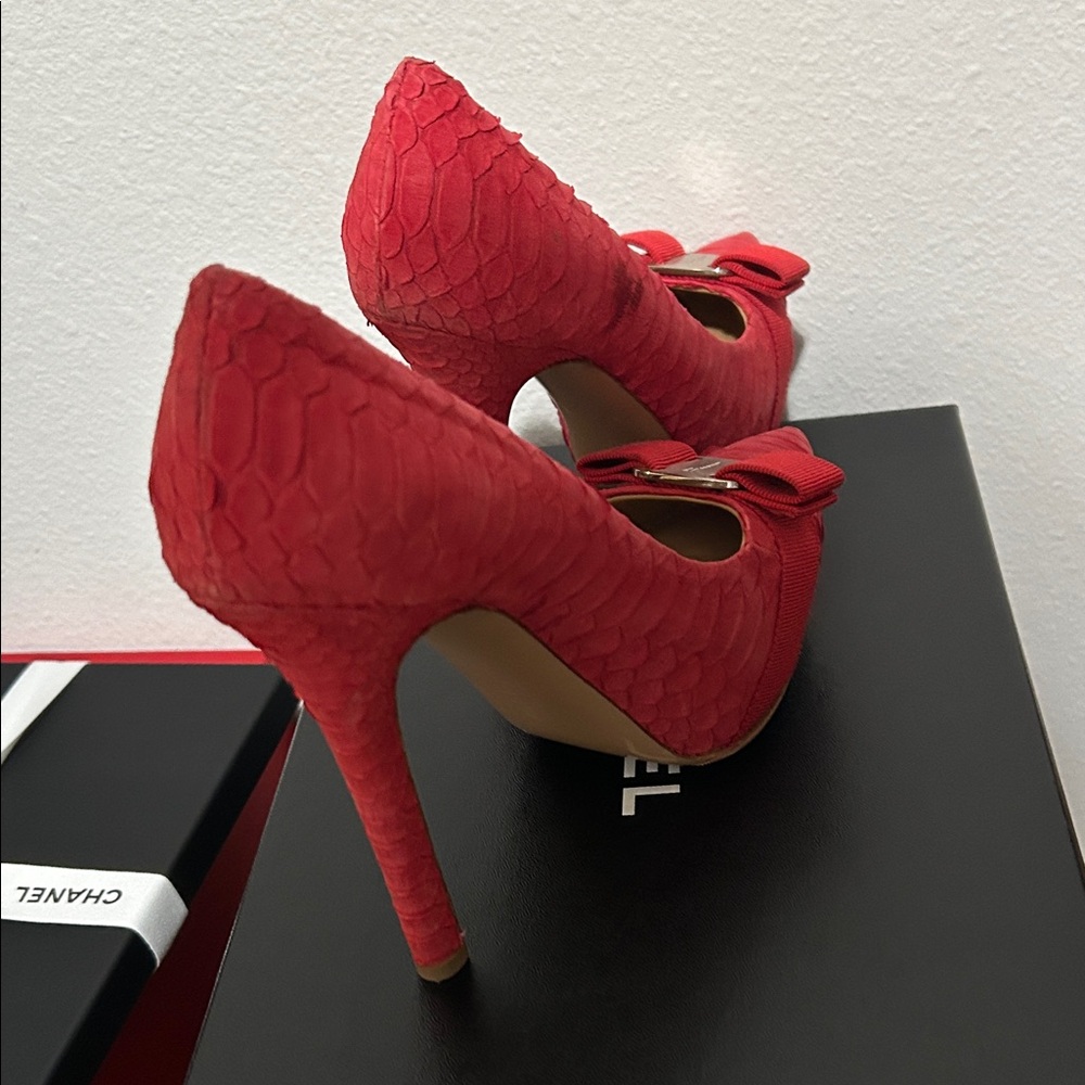 Red Textured Heels with Bow Accent